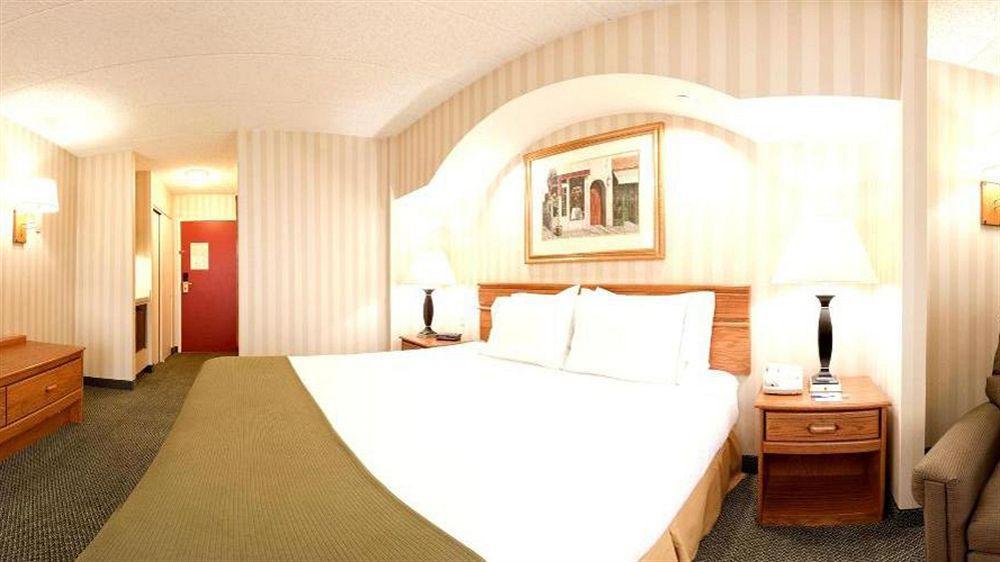 Express & Philadelphia - By Ihg