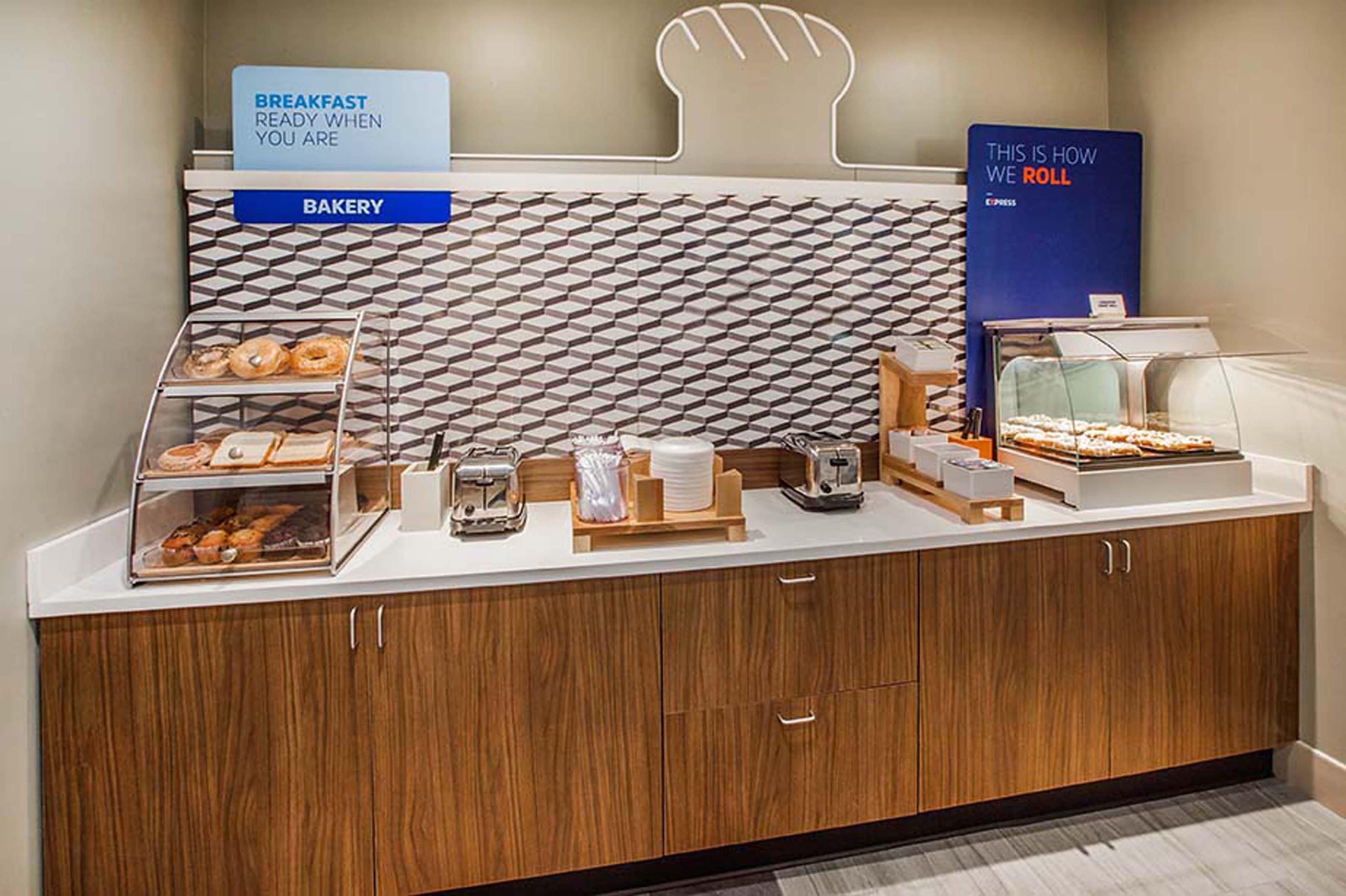 Express & Philadelphia - By Ihg Hotel 2*