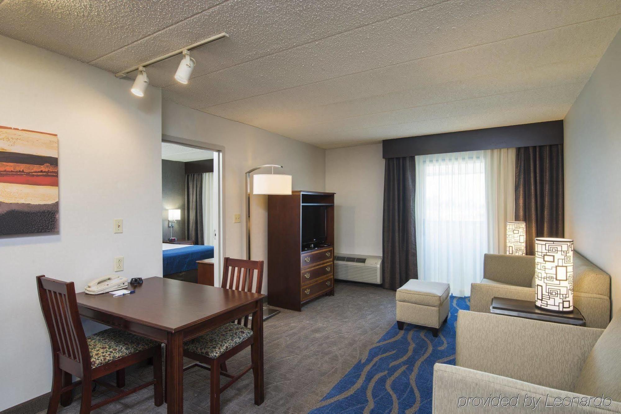 Express & Philadelphia - By Ihg
