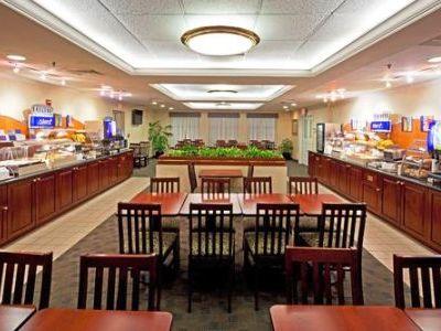 Express & Philadelphia - By Ihg Hotel 2*